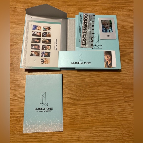 WANNA ONE [1¹¹=1 POWER OF DESTINY] 1st Album ROMANCE VERSION - Picture 2 of 2